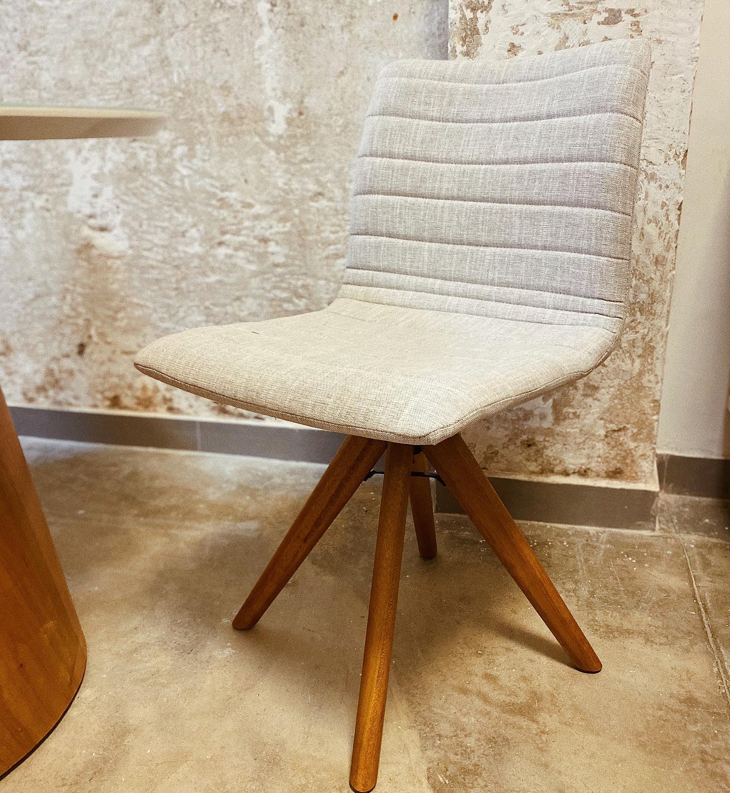 Mesa Cone Redonda - Imagem 2