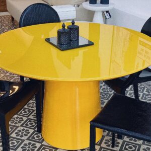 Mesa redonda em Cone com Laca