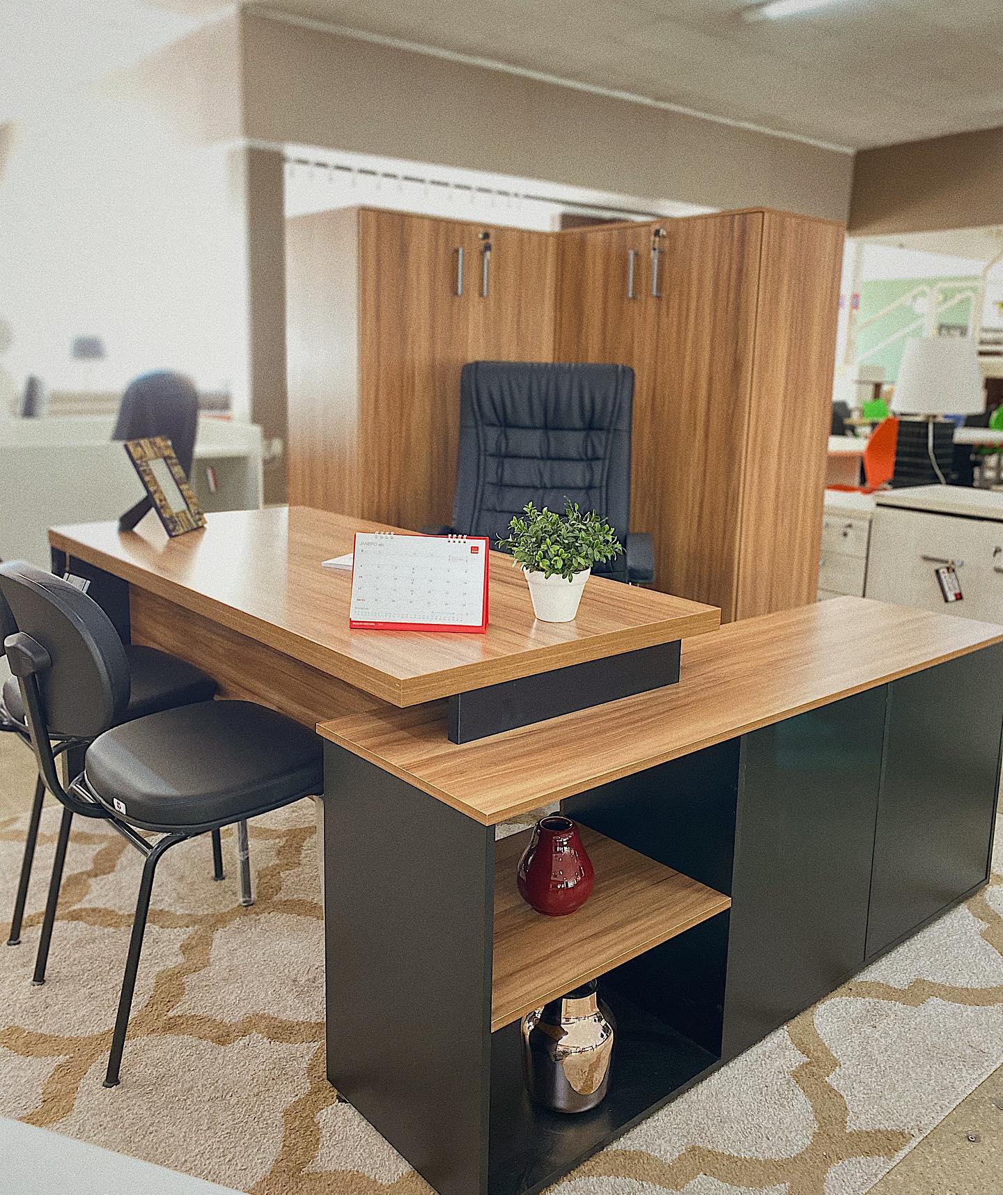 Mesa e Cadeira de Escritório