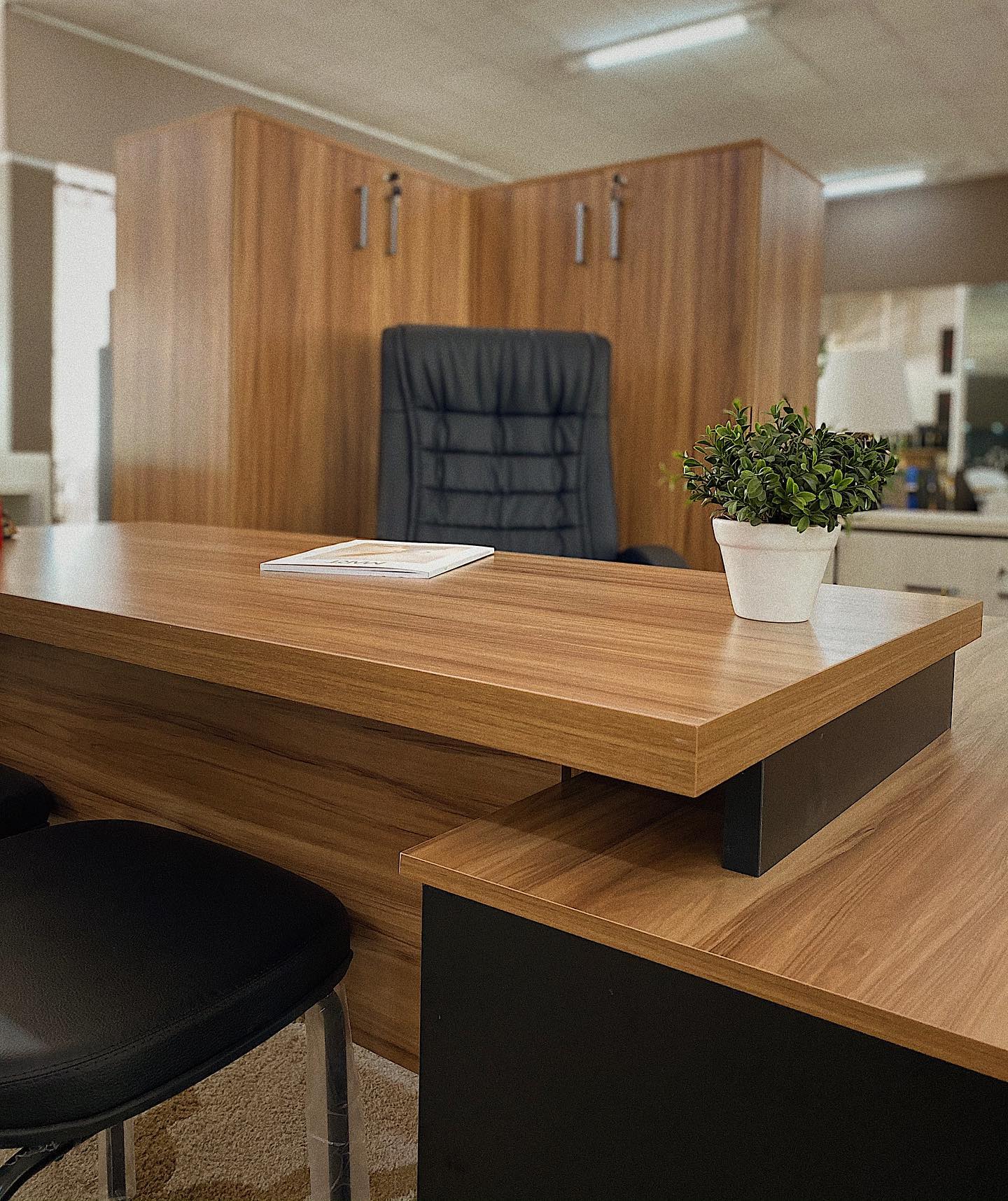 Mesa e Cadeira de Escritório - Imagem 2