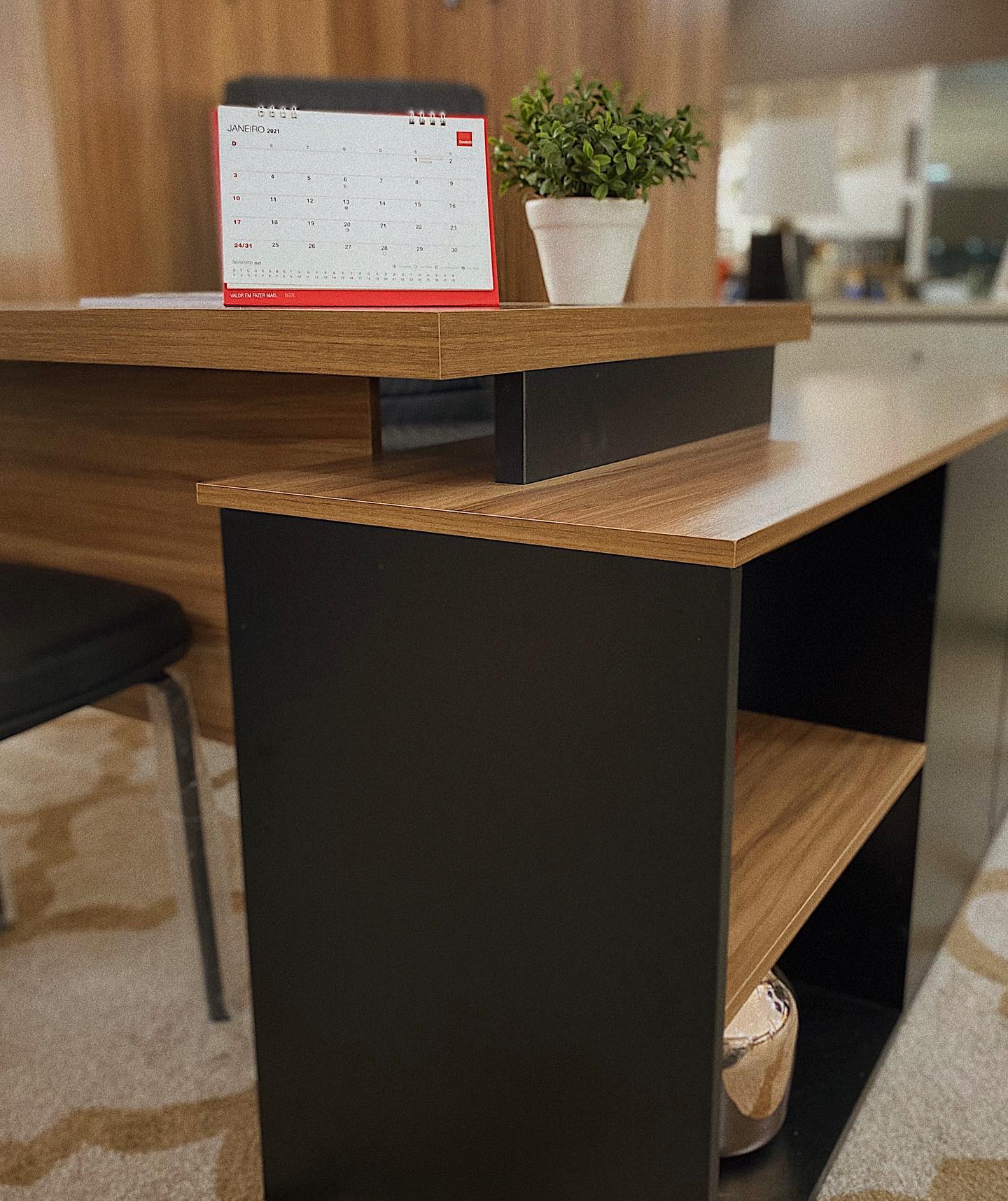 Mesa e Cadeira de Escritório - Imagem 3